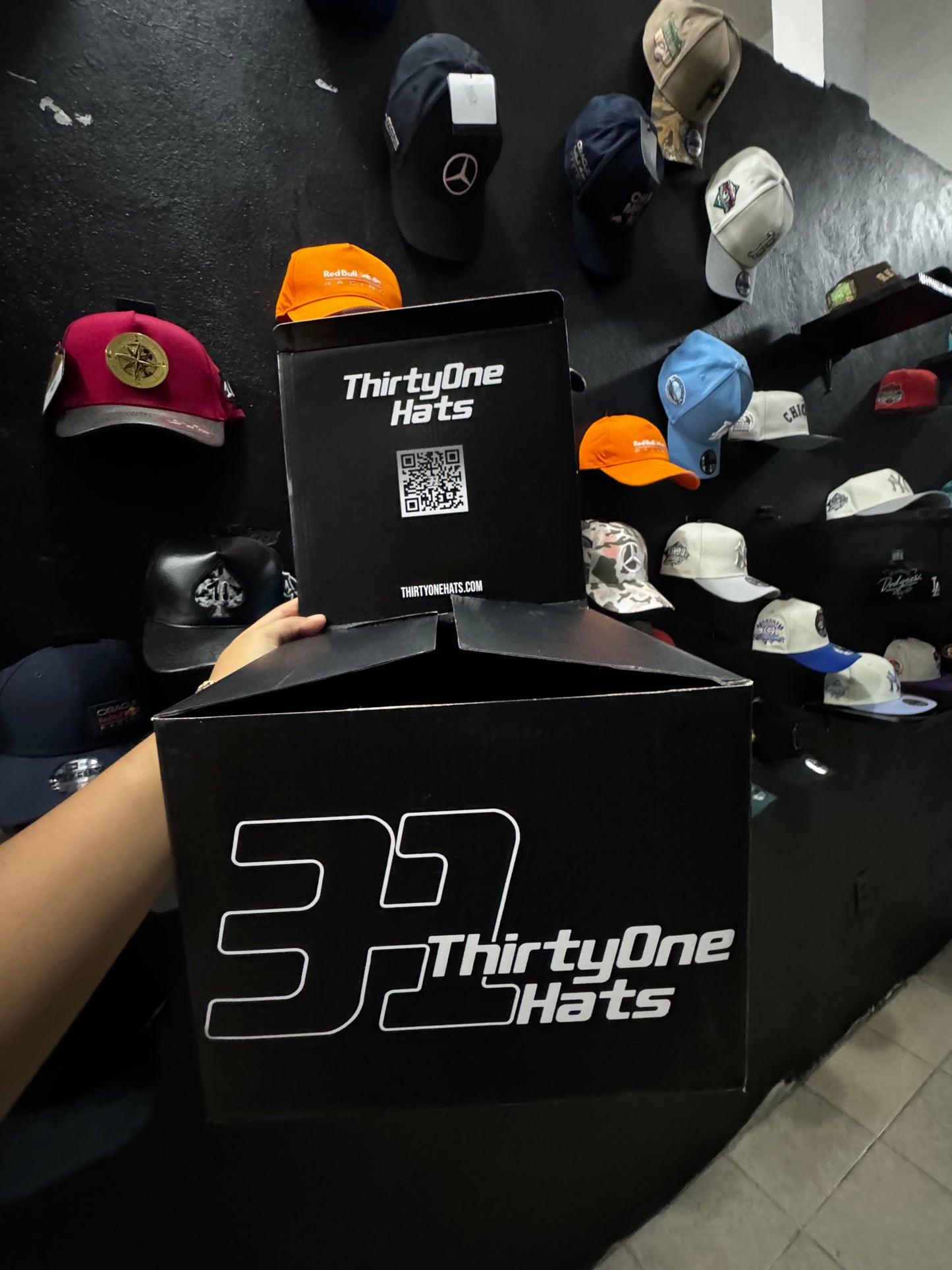LA CLOUD 31 Hats con caja