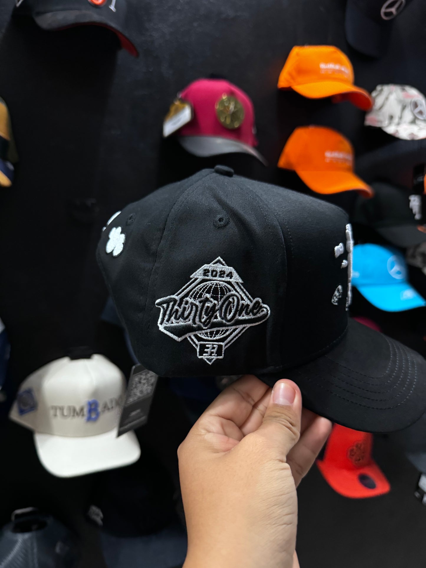 LA CLOUD 31 Hats con caja