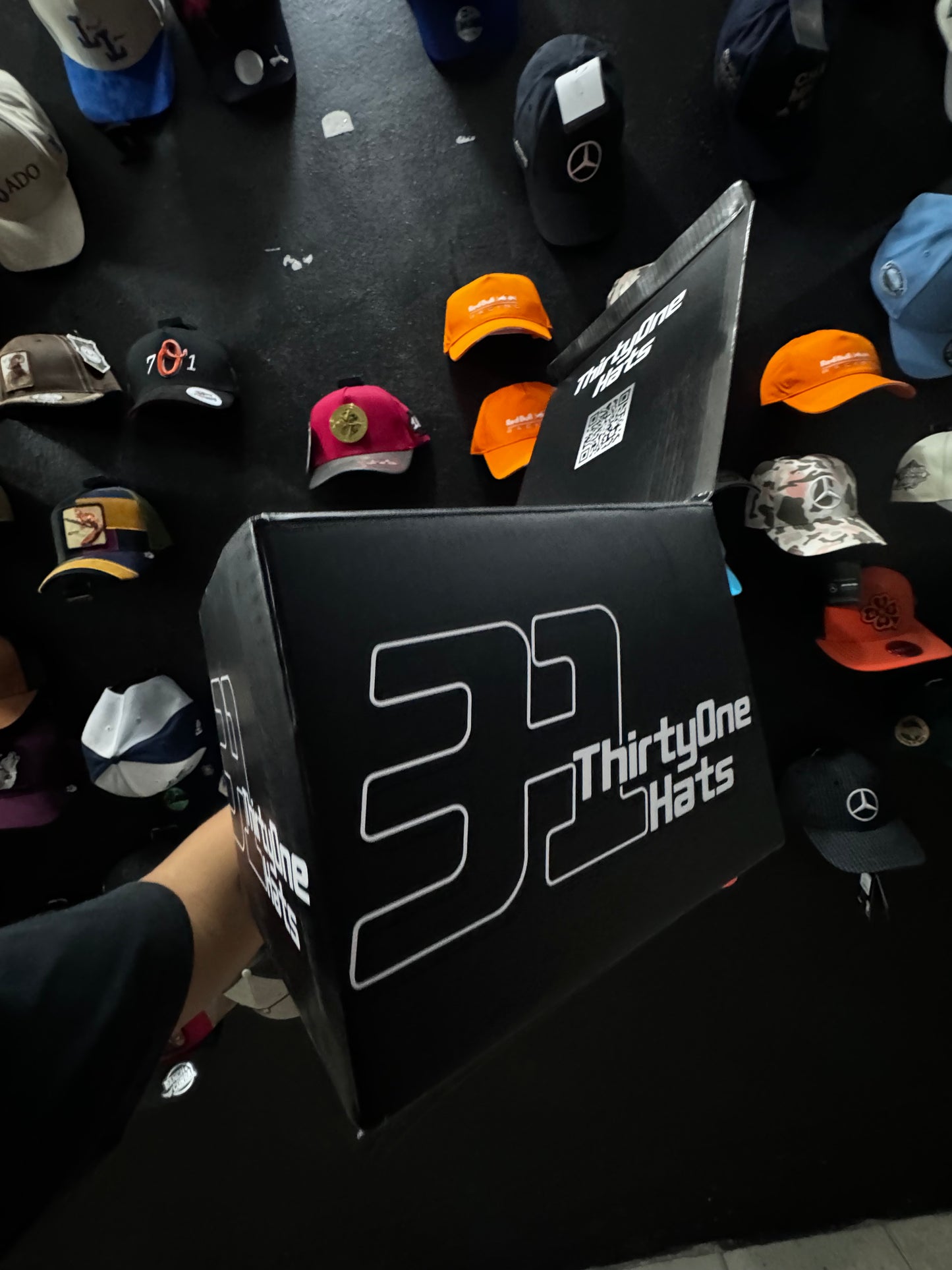 LA CLOUD 31 Hats con caja
