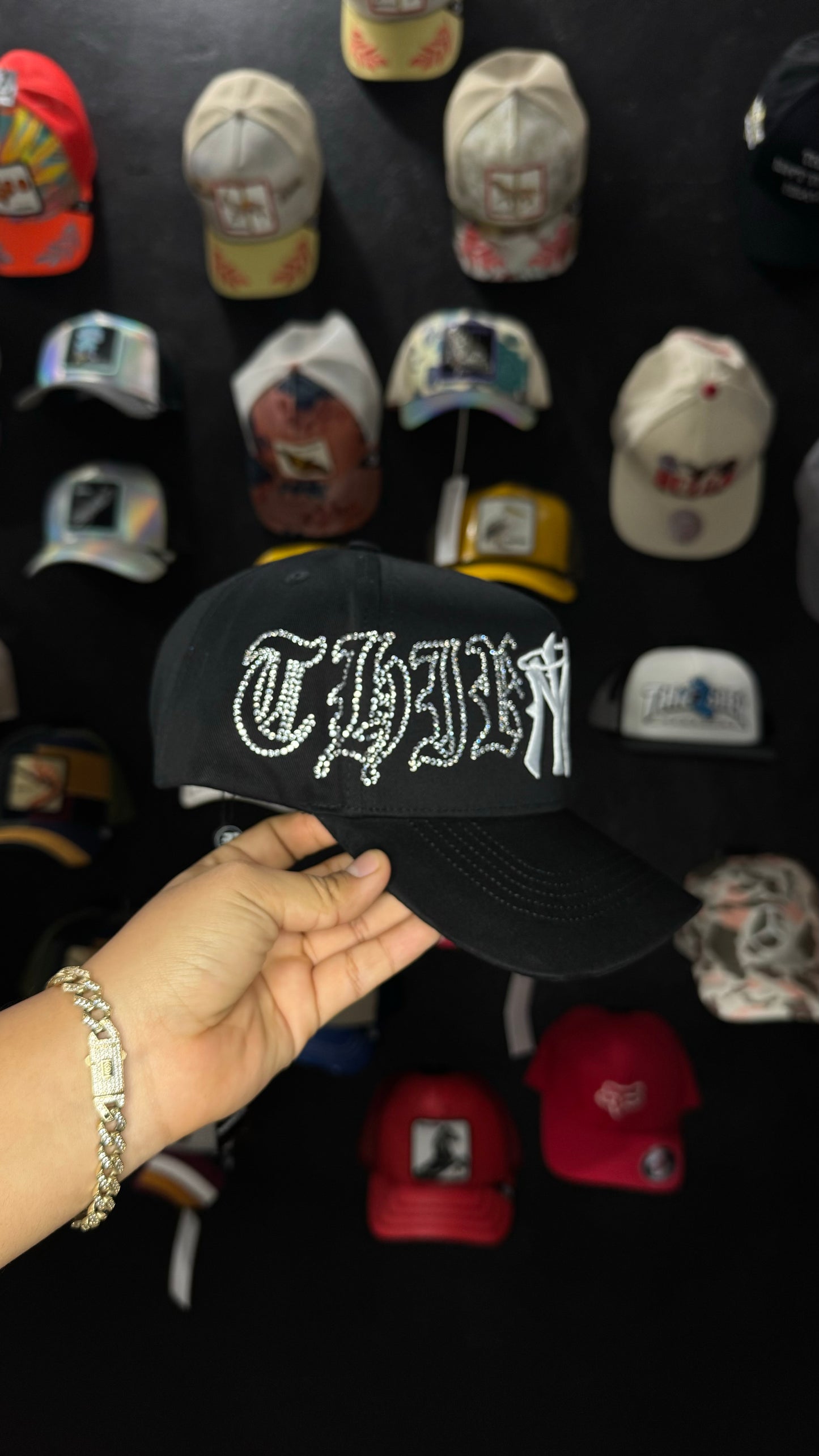 31 HATS CRISTALS  INCLUYE LLAVERO Y CERTIFICADO